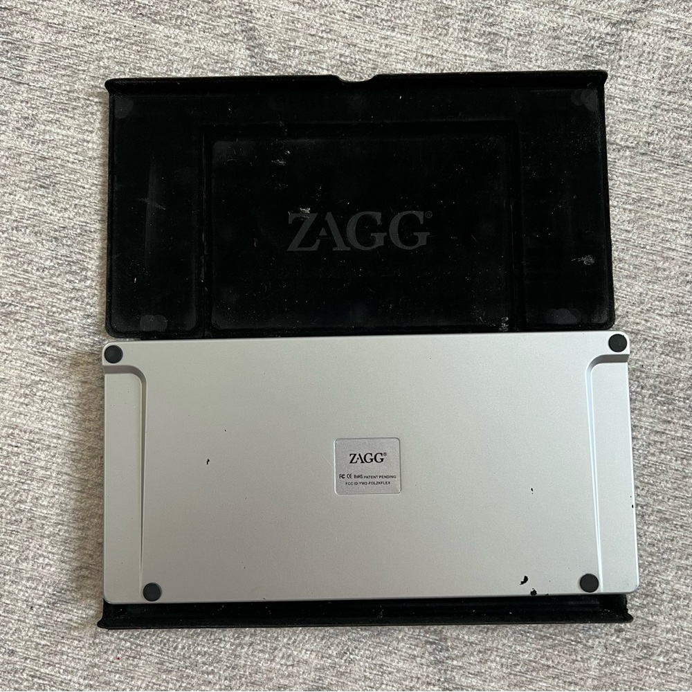 Zagg Bluetooth Keyboard And Case For Apple IOS & Android - Picture 4 of 9